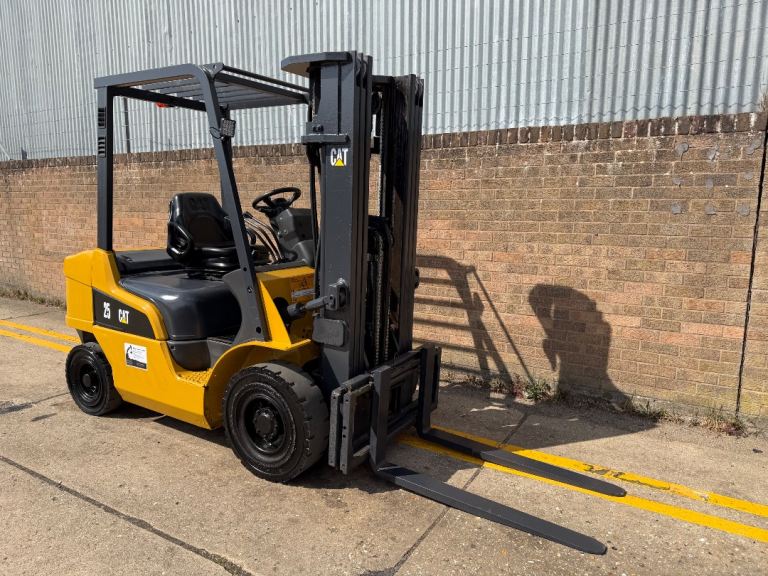 2015 Caterpillar 2.5t diesel forklift, container spec triple mast, sideshift 