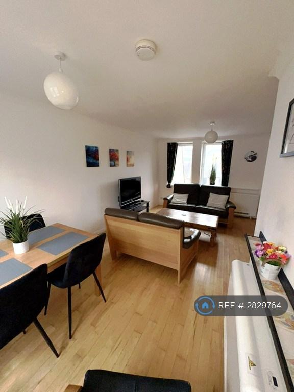 3 bedroom flat in Carmelite Street, Aberdeen, AB11 (3 bed) (#2829764)