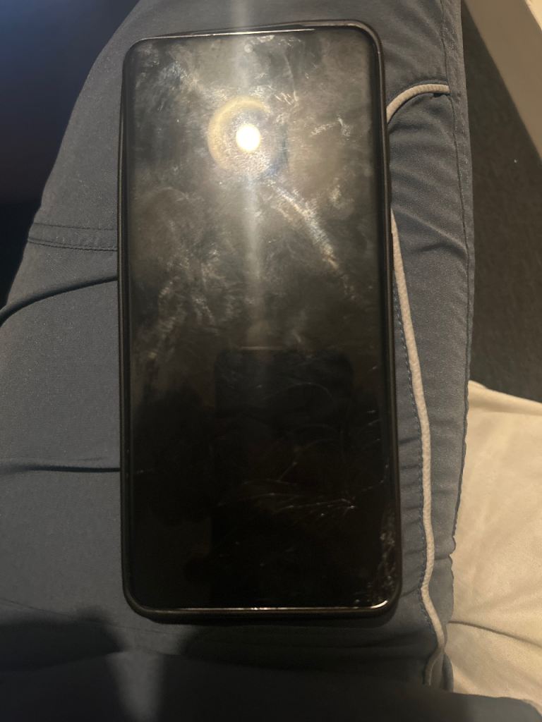 Samsung Galaxy S20 Ultra cracked