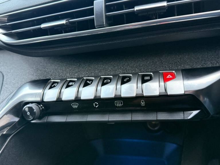 2017 Peugeot 3008 1.2 Puretech Allure 5dr EAT6 HATCHBACK PETROL Automatic