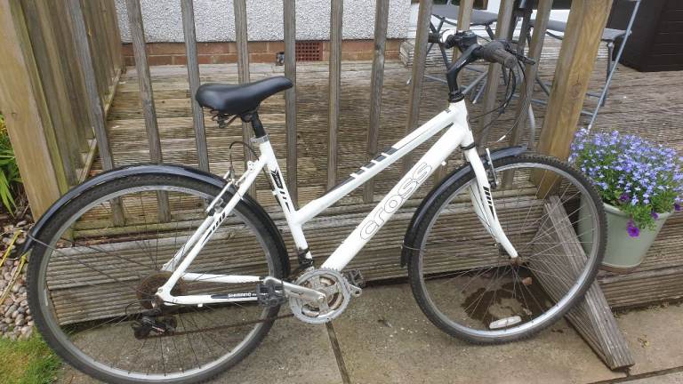 CROSS Hybrid Bike – White, Decent Condition