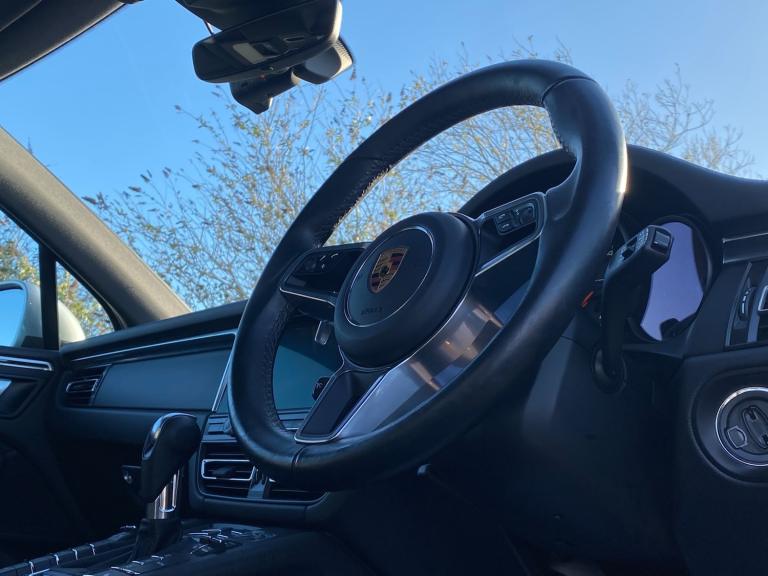 2020 Porsche Macan 2.0T PDK - Panoramic Sunroof &amp; Bose Audio &amp; PASM &amp; Huge Spec 4x4 P...