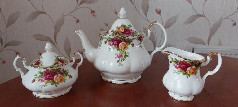 Royal Albert Bone China Old Country Roses Teapot, Milk jug and Sugar Bowl