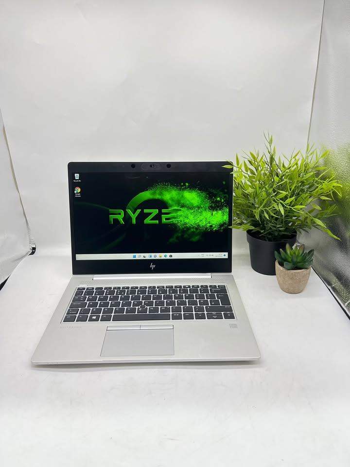 GAMING HP ELITEBOOK LAPTOP AMD RYZEN 5 8 Core AMD RADEON VEGA GRAPHICS BOX