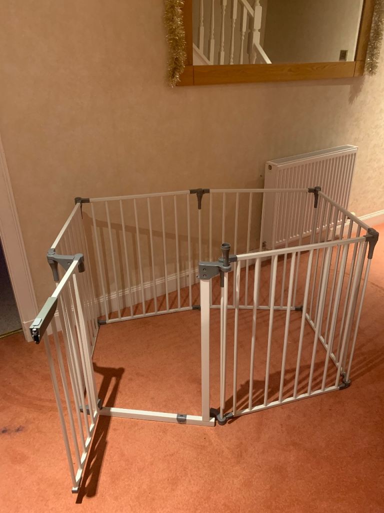 Baby play pen / room divider