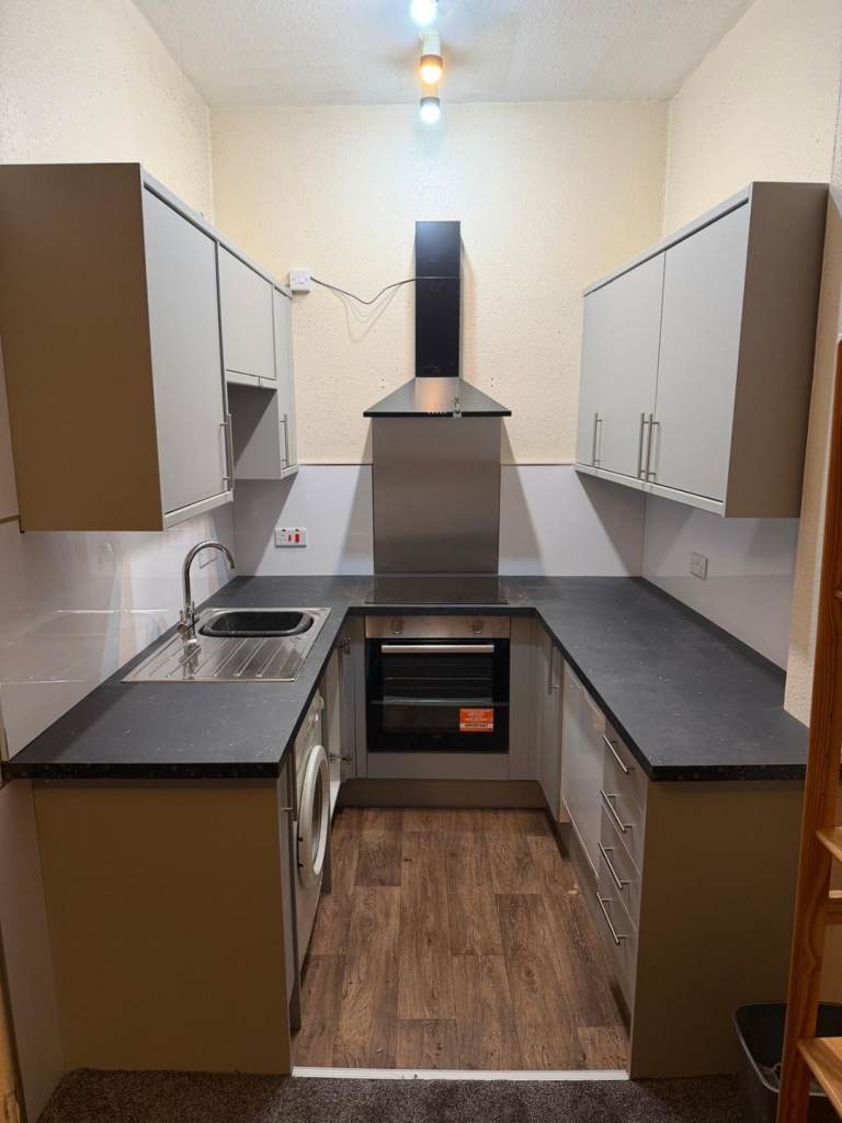 One Bed Flat Avlb NOW