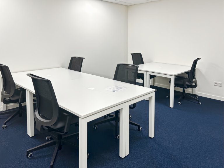 Large Office Space for Rent in CRAWLEY RH117XX - Adaptable for Your Needs