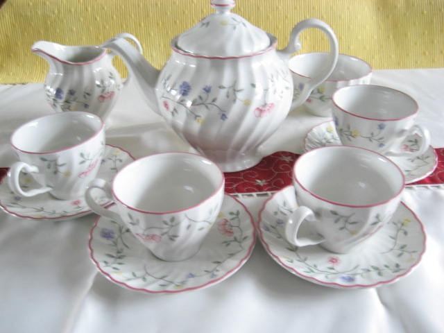 Summer chintz Johnson Bros tea set 4 cups & saucers large teapot & milk jug    