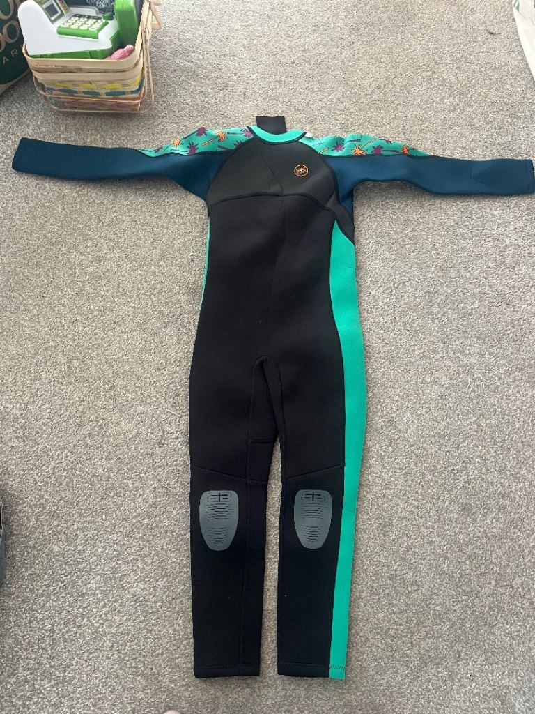 Size 10-11 Banana Bite full wetsuit