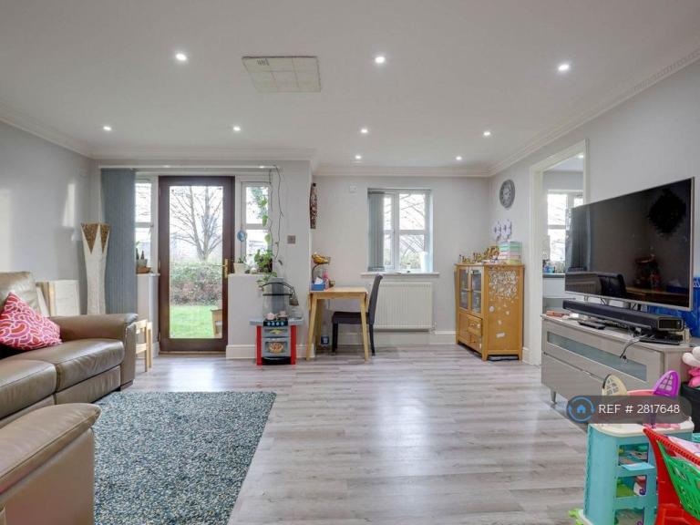 2 bedroom flat in Caversham, Reading, RG4 (2 bed) (#2817648)