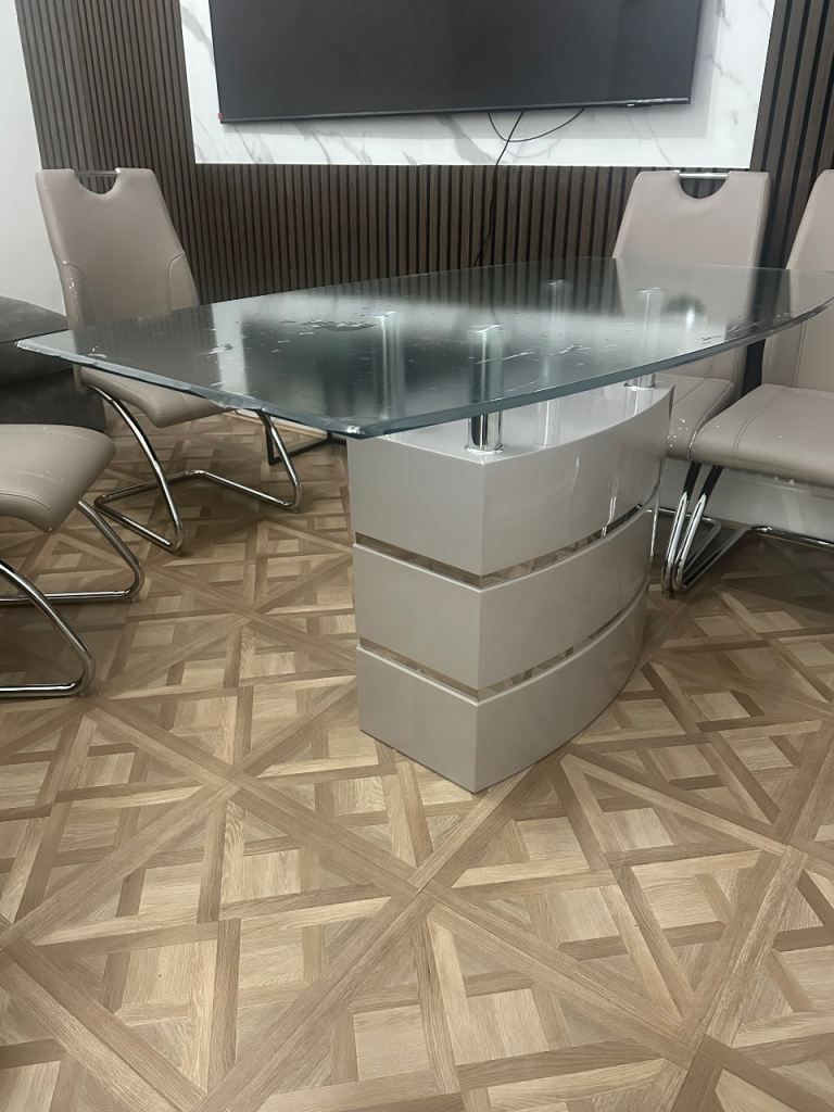 DFS table and 6 chairs 