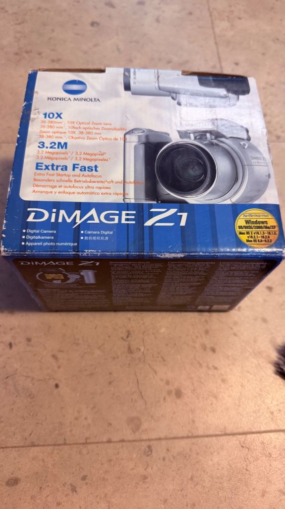 Konica Minolta DiMAGE Z1 Digital Camera with Box and Accessories