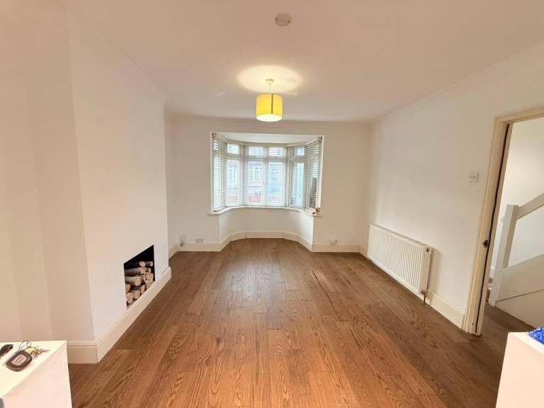 Beautiful 3 Bedroom End of Terrace House available to let at Marshalls Road Romford, RM7