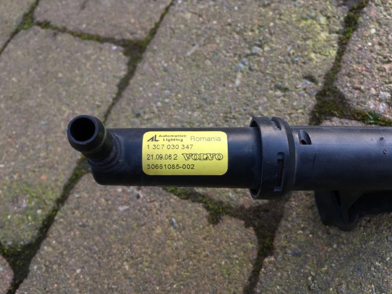 Volvo C30 Headlight washer