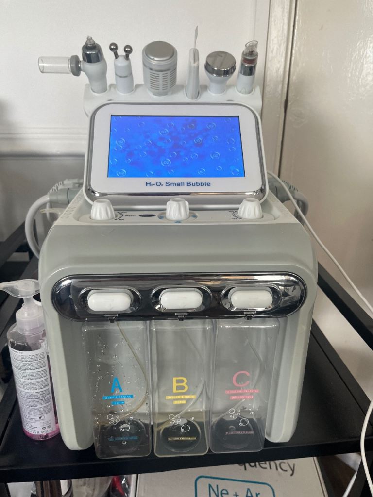 Hydrofacial Machine with LED Therapy Mask Included