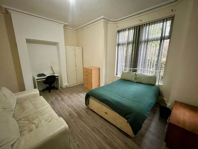 2 BedRoom Flat Near NTU