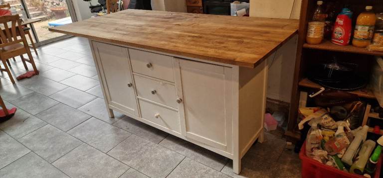 Free standing kitchen cabinet and worktop