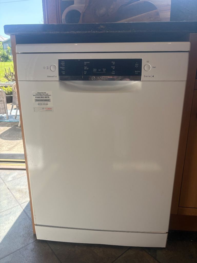 Bosch Serie 4 White Dishwasher – good used Condition