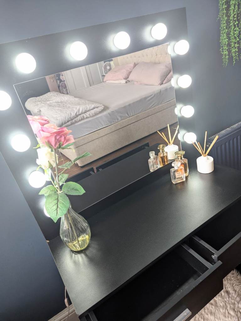 Hollywood mirror dressing table 