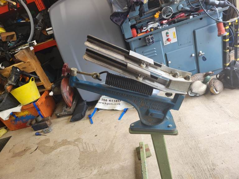 Clay Pigeon Trap Thrower with Seat – Good Condition