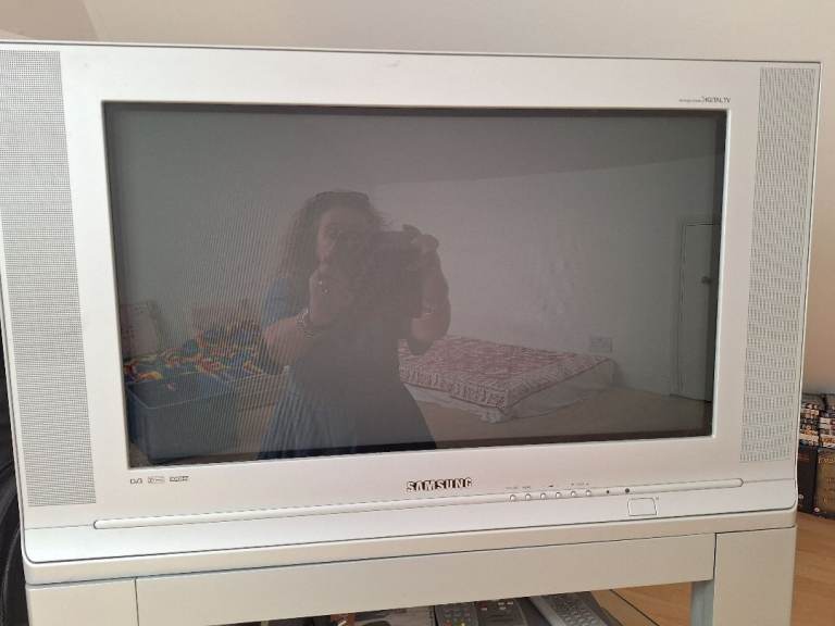 samsung non smart TV WS-28A116D 79cm and remote