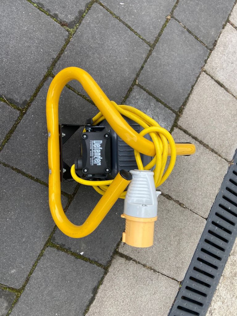 Defender Work Light with Stand – Good Condition