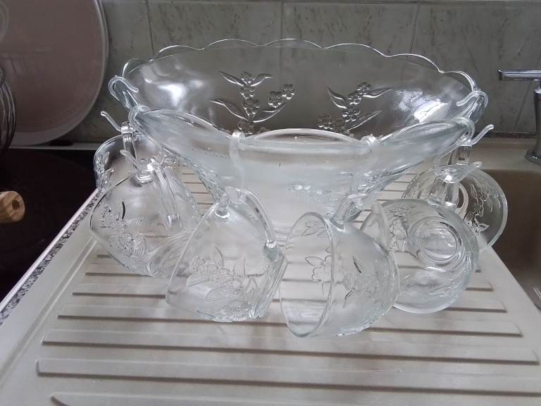 Glass Punch Bowl with 6 Matching Glass Cups 