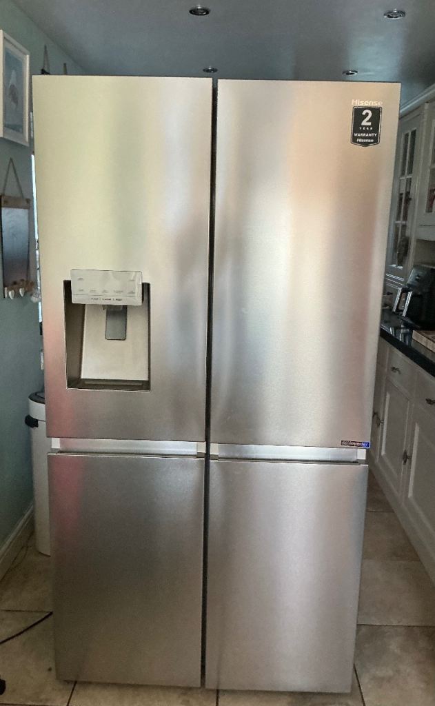 Hisense large silver American style fridge freezer