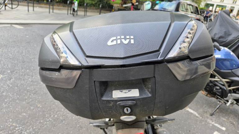 GIVI V47 NN Monokey Motorcycle Top Box – 47 Litre (Excellent Condition)