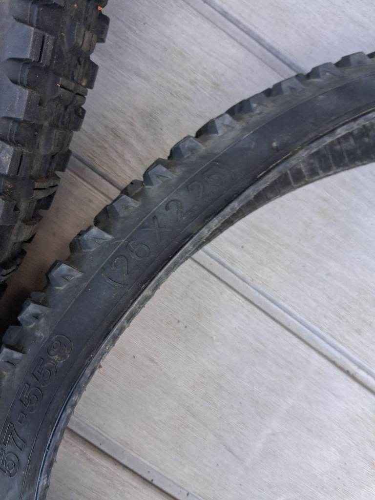Pair of Maxxis Mountain Bike Tyres (Minion DHR II & Shorty) – Good Condition