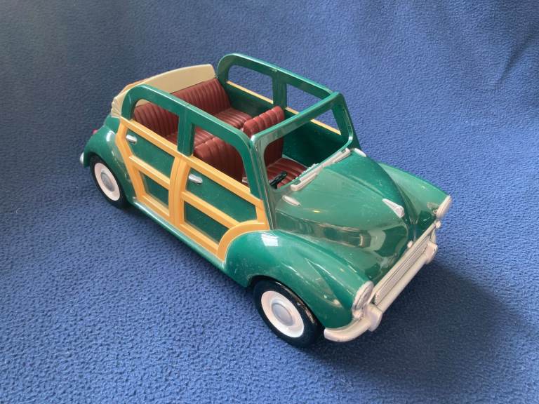 Sylvanian Families vintage green family car