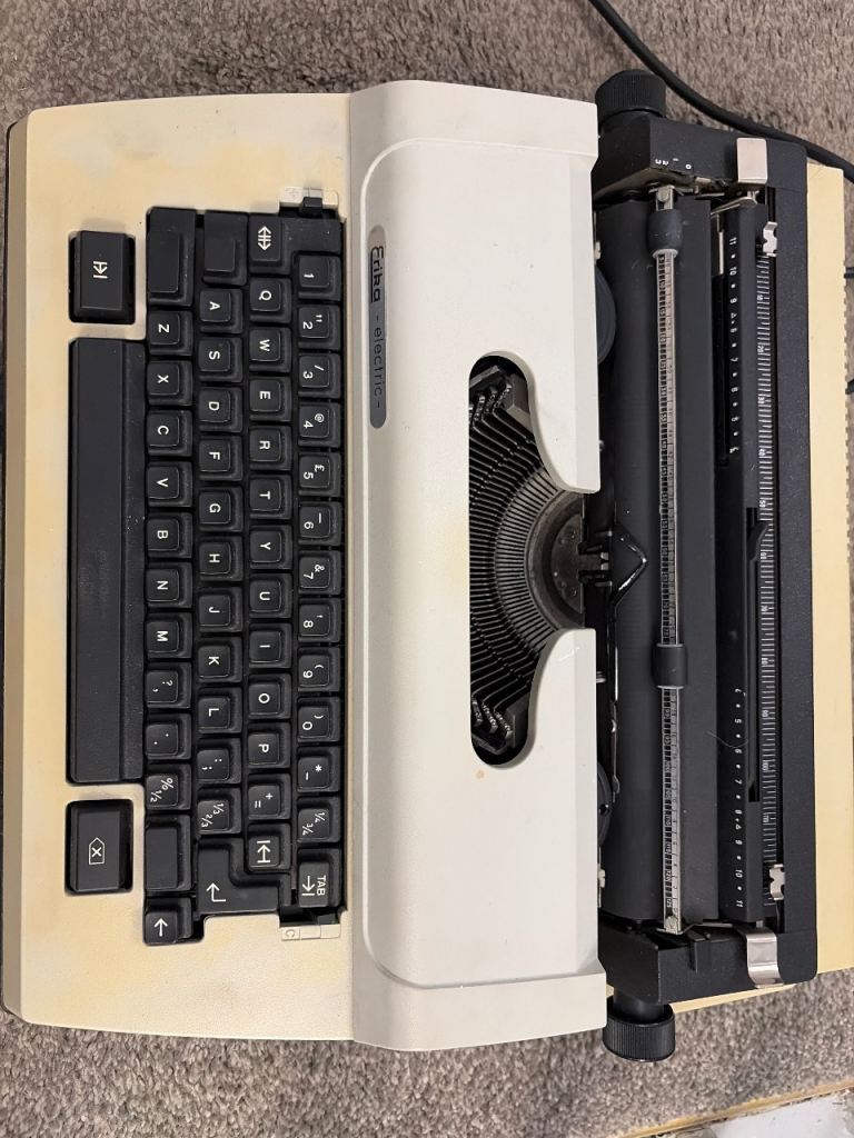 Working vintage Erika electric typewriter
