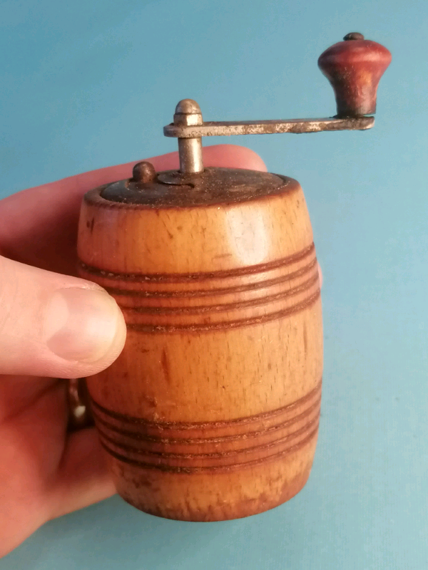 VINTAGE 3.5" TALL FRABER WOODEN BARREL SHAPED HAND CRANK PEPPER
