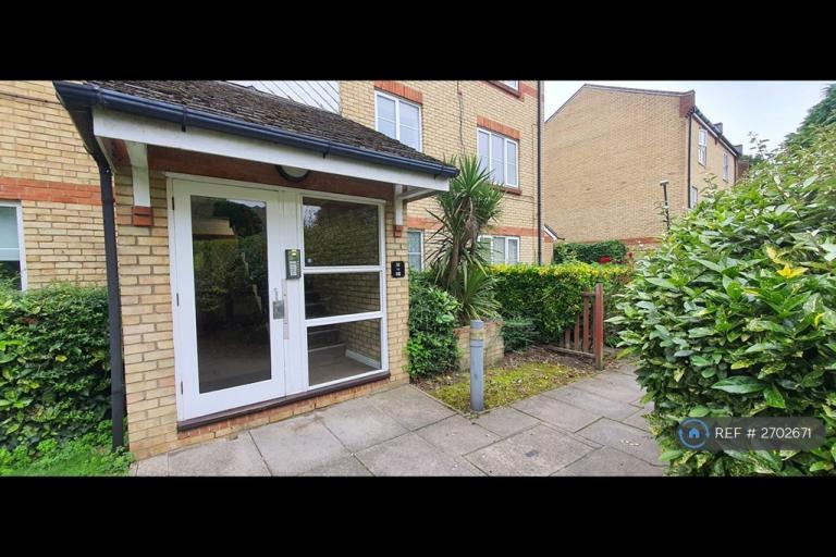 1 bedroom flat in Heddington Grove, London, N7 (1 bed) (#2702671)