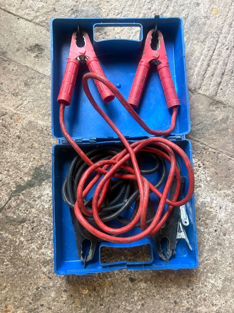 jump leads in carry case 
