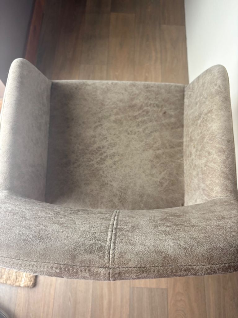 Stylish taupe Bar Stool with Wooden Legs