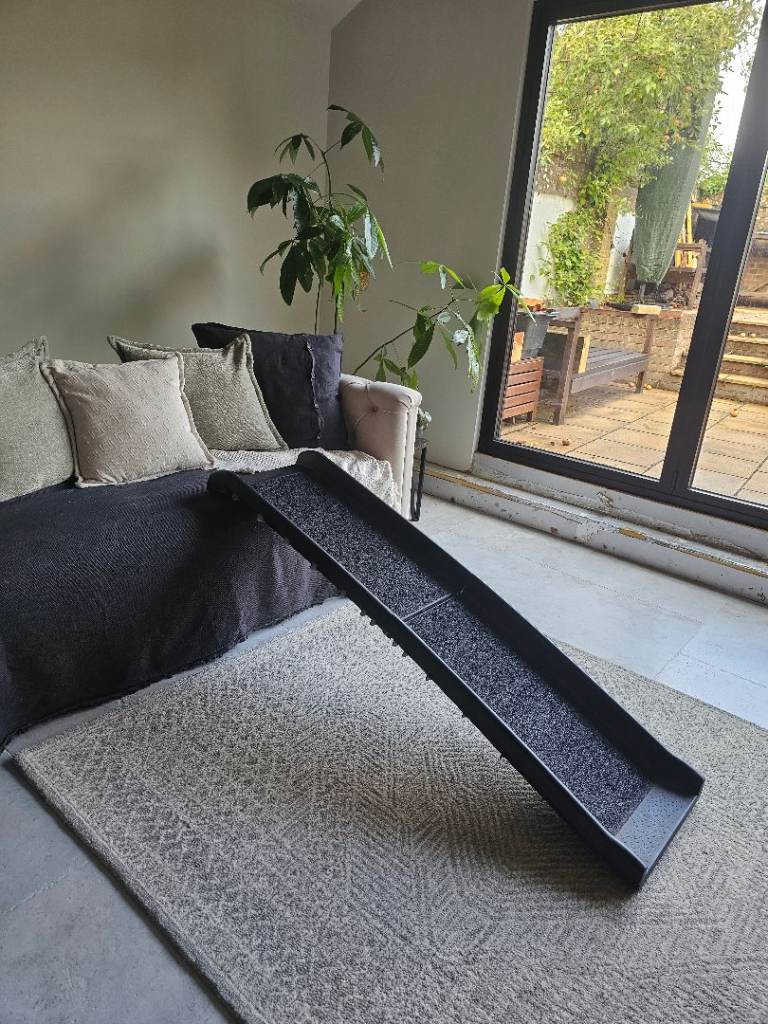 Foldable dog ramp for car or furniture