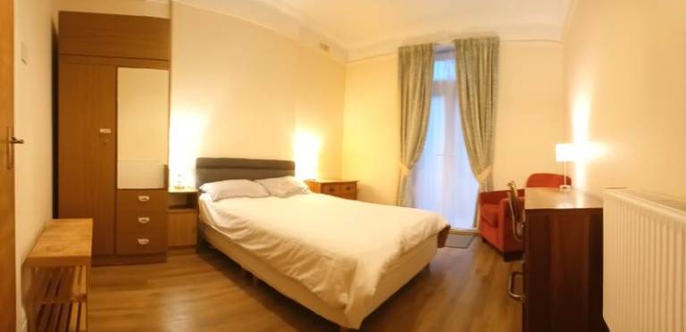 Large Double Garden Room. All bills & WI-FI Incl