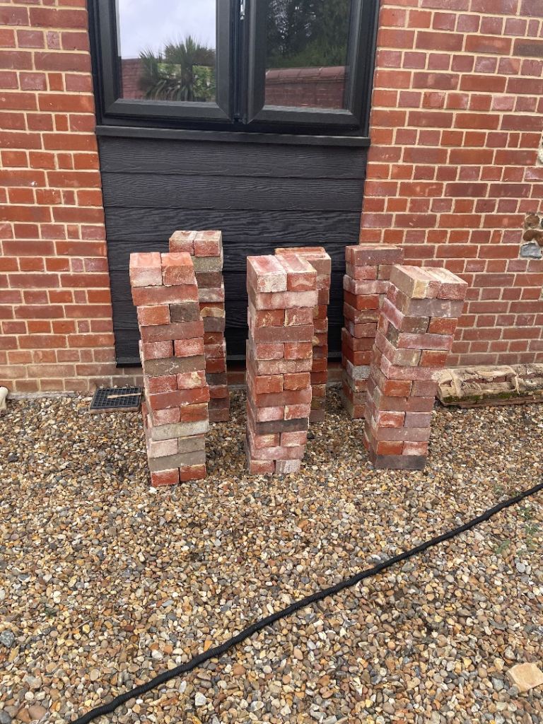 Reclaimed bricks x 150