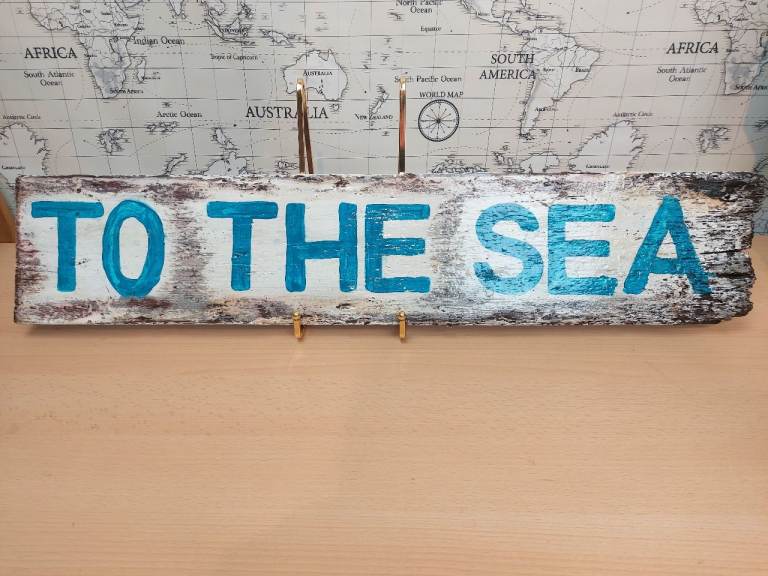 Vintage-style handcrafted wooden "To the sea " sign