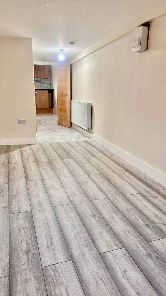  Ground Floor Separate Studio Flat available to let at Dawlish Drive Ilford, IG3, 