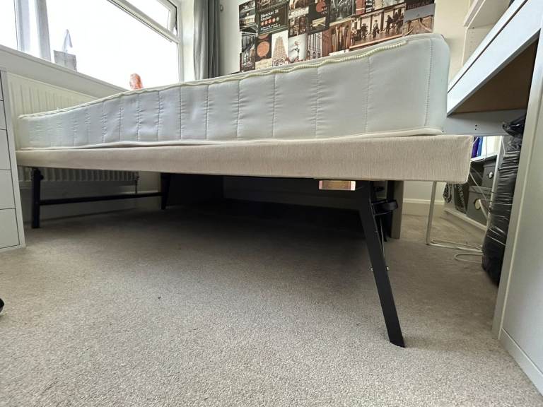 Single bed with pull-out second bed and two mattresses