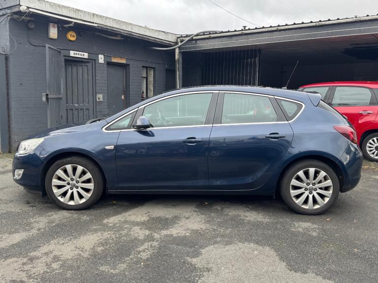 2011 Vauxhall Astra 1.6i 16V SE 5dr HATCHBACK Petrol Manual