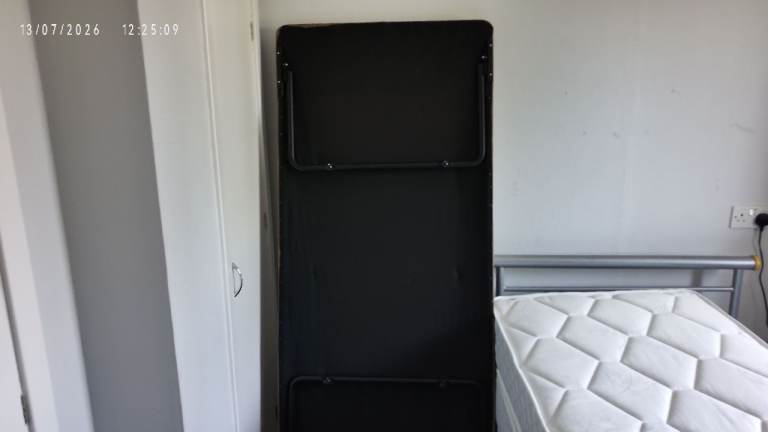 Trundle bed