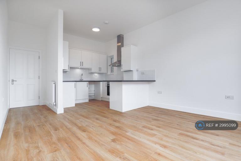 2 bedroom flat in Footscray Road, London, SE9 (2 bed) (#2995099)