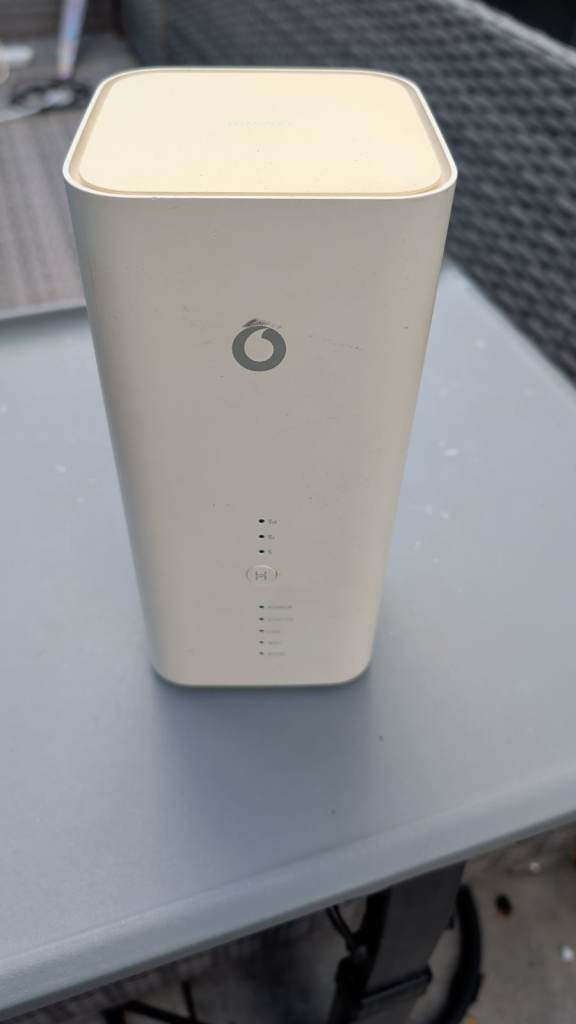 Vodafone White Broadband Router - Good Condition