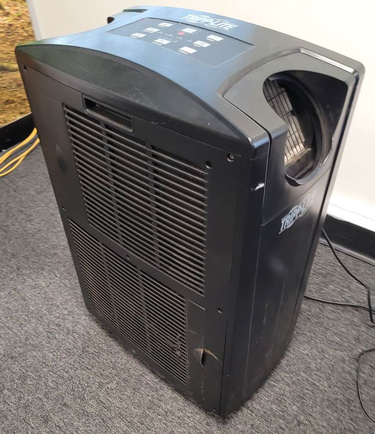 TRIPP-LITE SRXCOOL12K rack cooling system 12,000 BTU & Management Module for small server room
