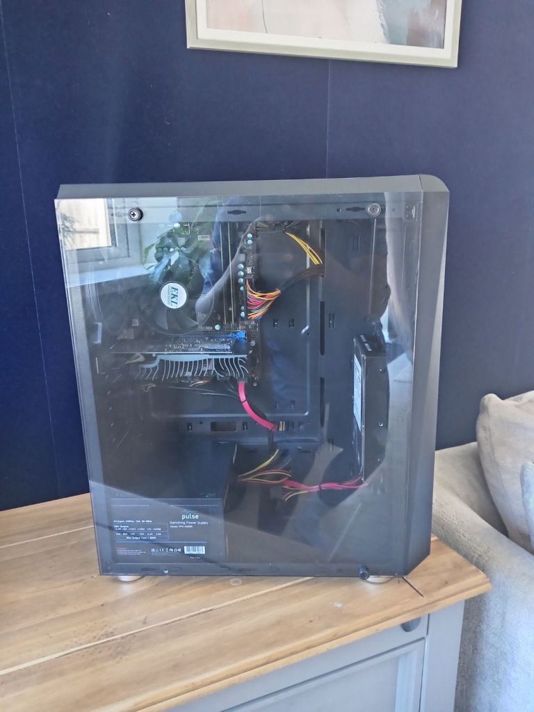 Gaming PC Desktop Computer – Good Condition can only do pic up