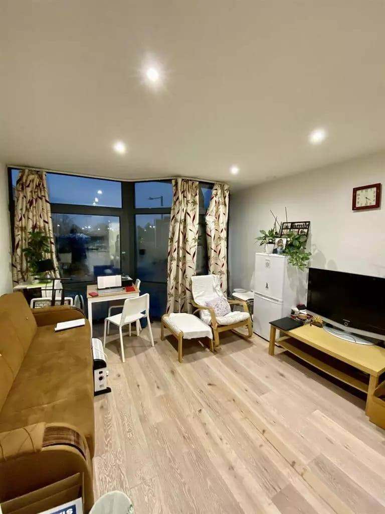 BEAUTIFUL 1 BEDROOM FLAT FOR RENT IN BATH ROAD HARLINGTON
