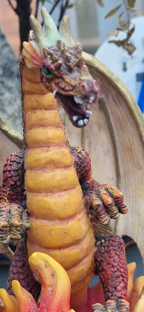 Collectible Dragon figure R40073